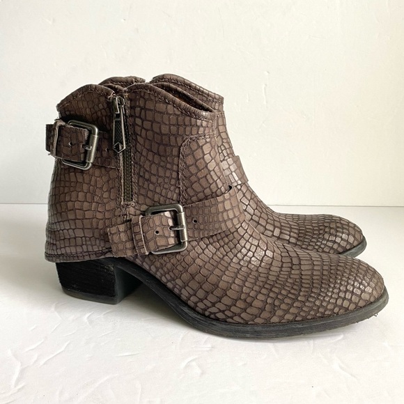 Donald Pliner Dalis Ankle Booties Croc Embossed Gray Leather Boots Womens 8 - Picture 2 of 12